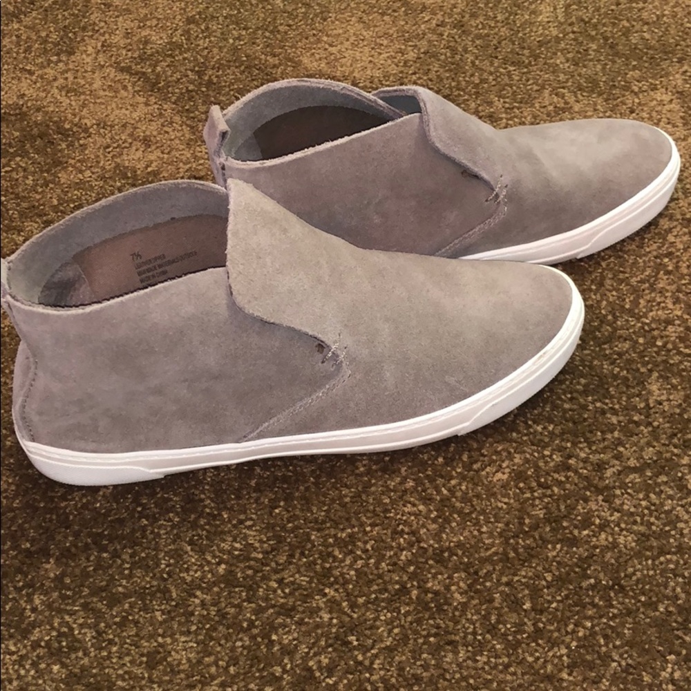 Sneakers - Picture 2 of 3